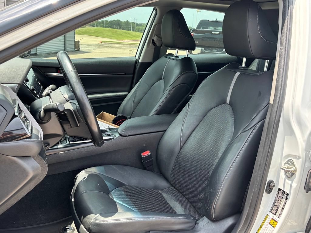 Used 2019 Toyota Camry XSE FWD image 6