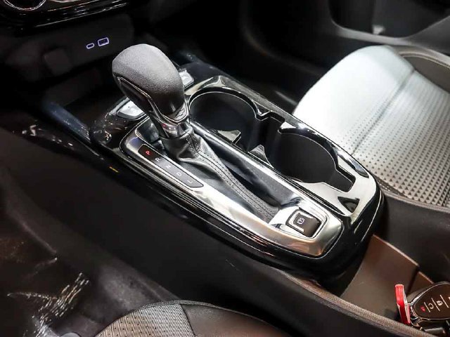 New 2026 Chevrolet Trax LT w/ LT Convenience Package FWD image 18