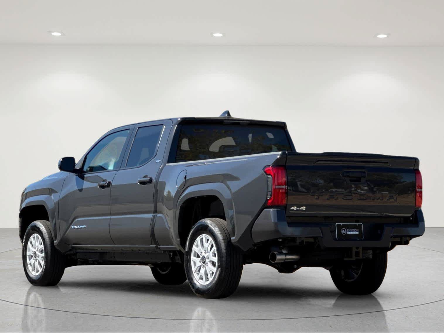 Used 2026 Toyota Tacoma SR5 AWD/4WD image 4