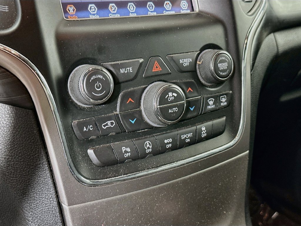 Used 2019 Jeep Grand Cherokee Laredo AWD/4WD image 21