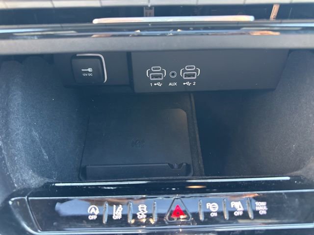 Used 2023 Jeep Wagoneer 4WD w/ Premium Group I image 30