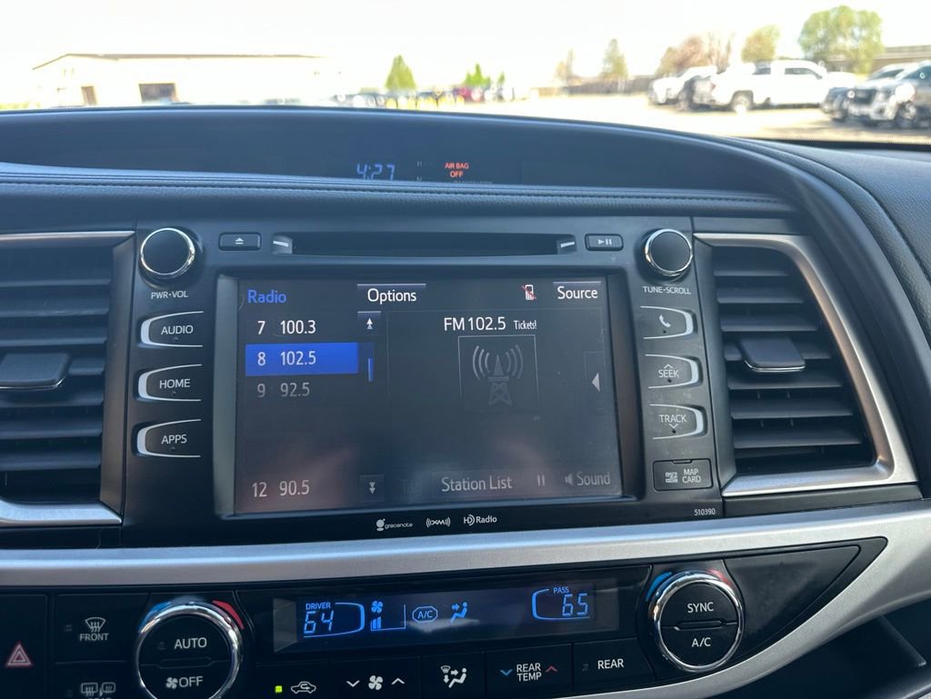 Used 2019 Toyota Highlander XLE AWD/4WD image 3