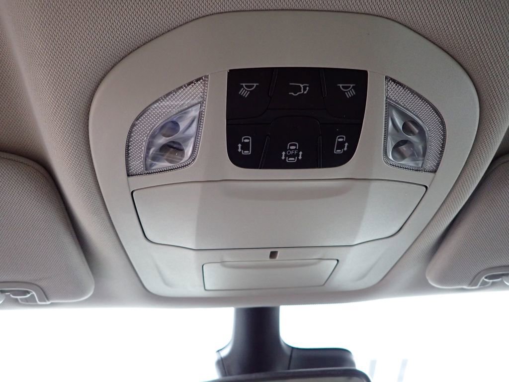 Used 2023 Chrysler Pacifica Touring-L FWD image 34