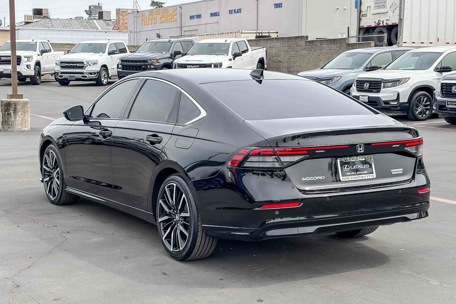 Used 2023 Honda Accord Touring image 2