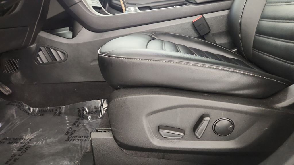 Used 2023 Ford Edge SEL image 15