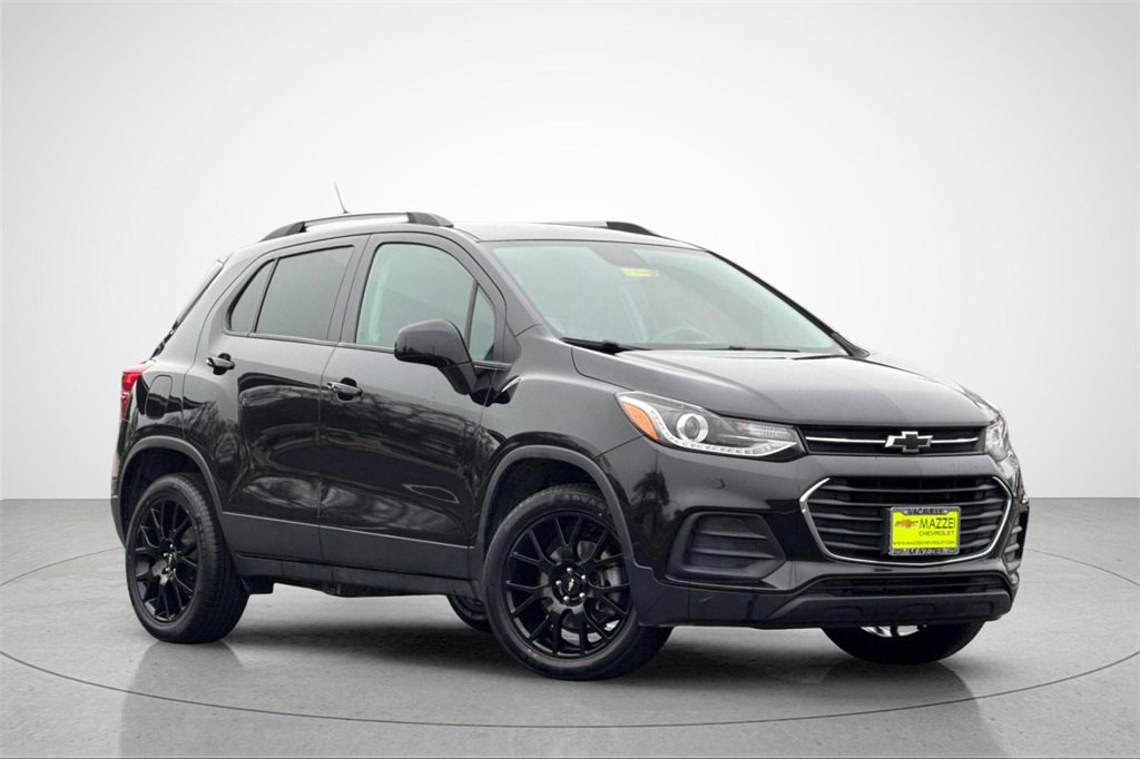 Used 2022 Chevrolet Trax LT w/ Midnight Edition image 2