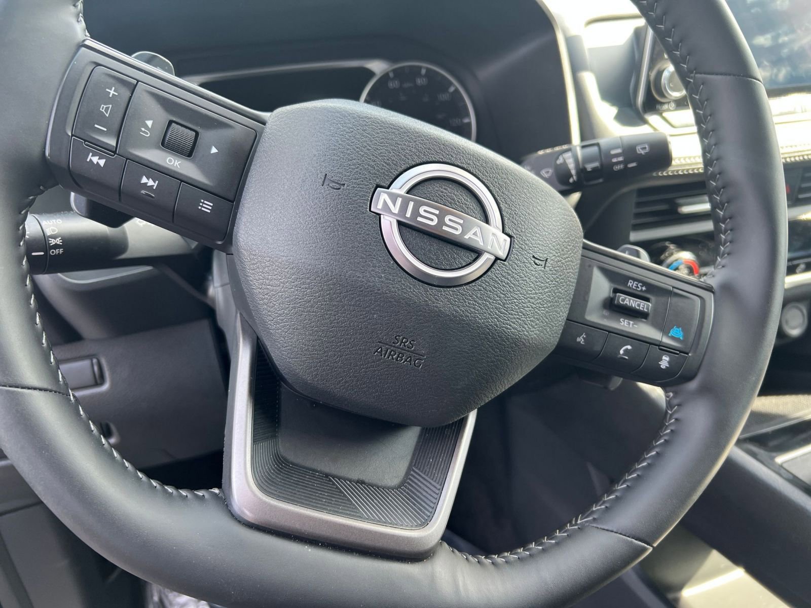 Used 2025 Nissan Rogue SV image 30
