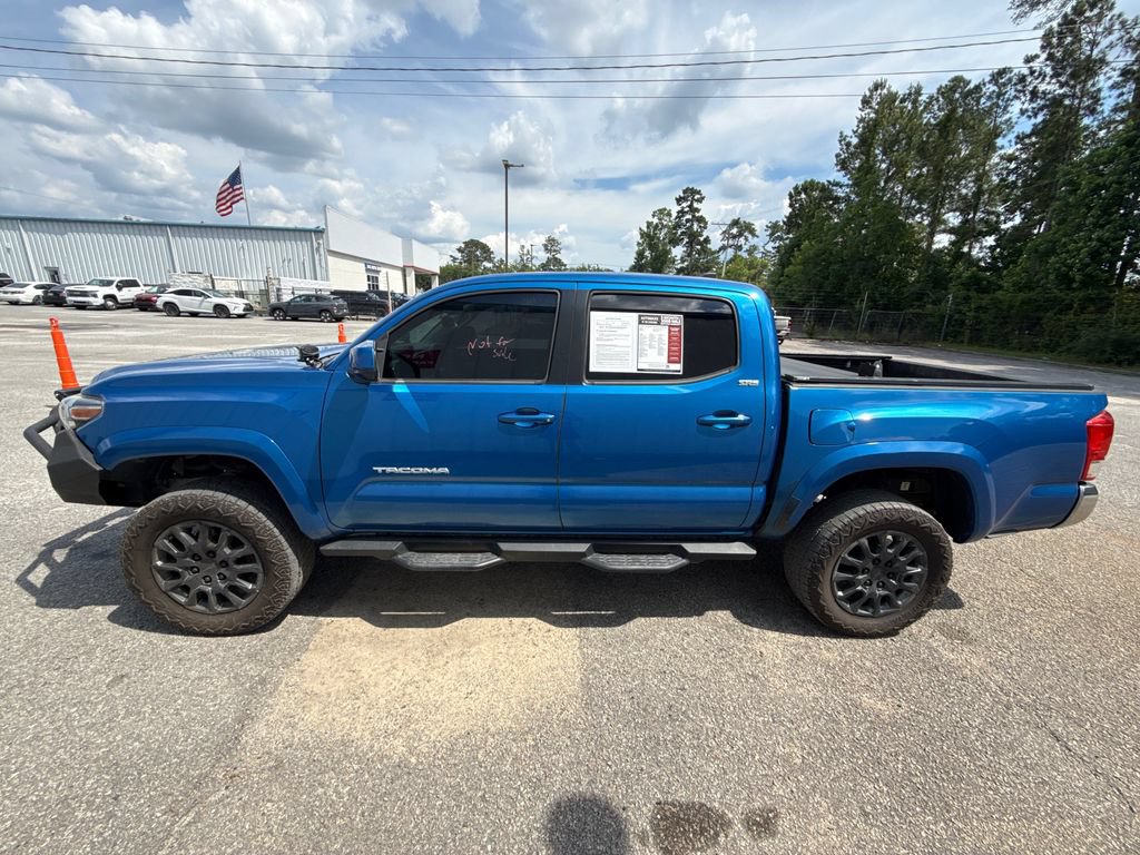 Used 2017 Toyota Tacoma SR5 AWD/4WD image 5