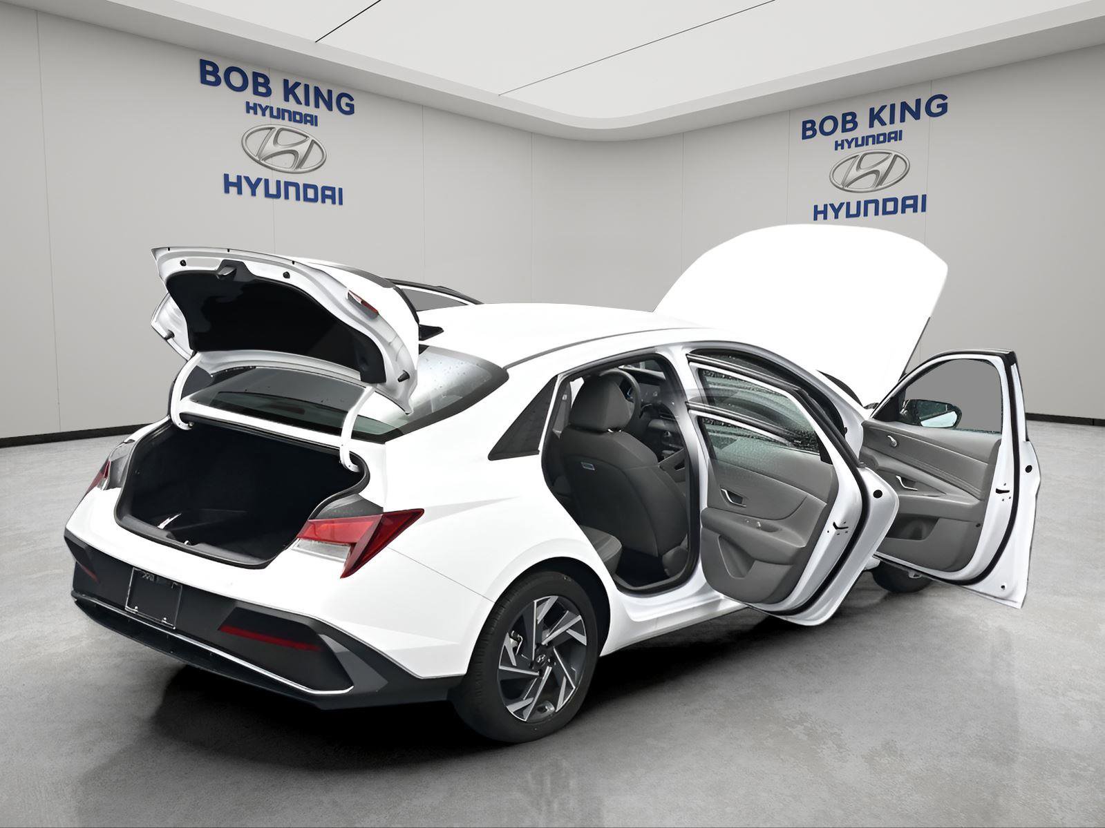 Certified 2025 Hyundai Elantra Sport image 31