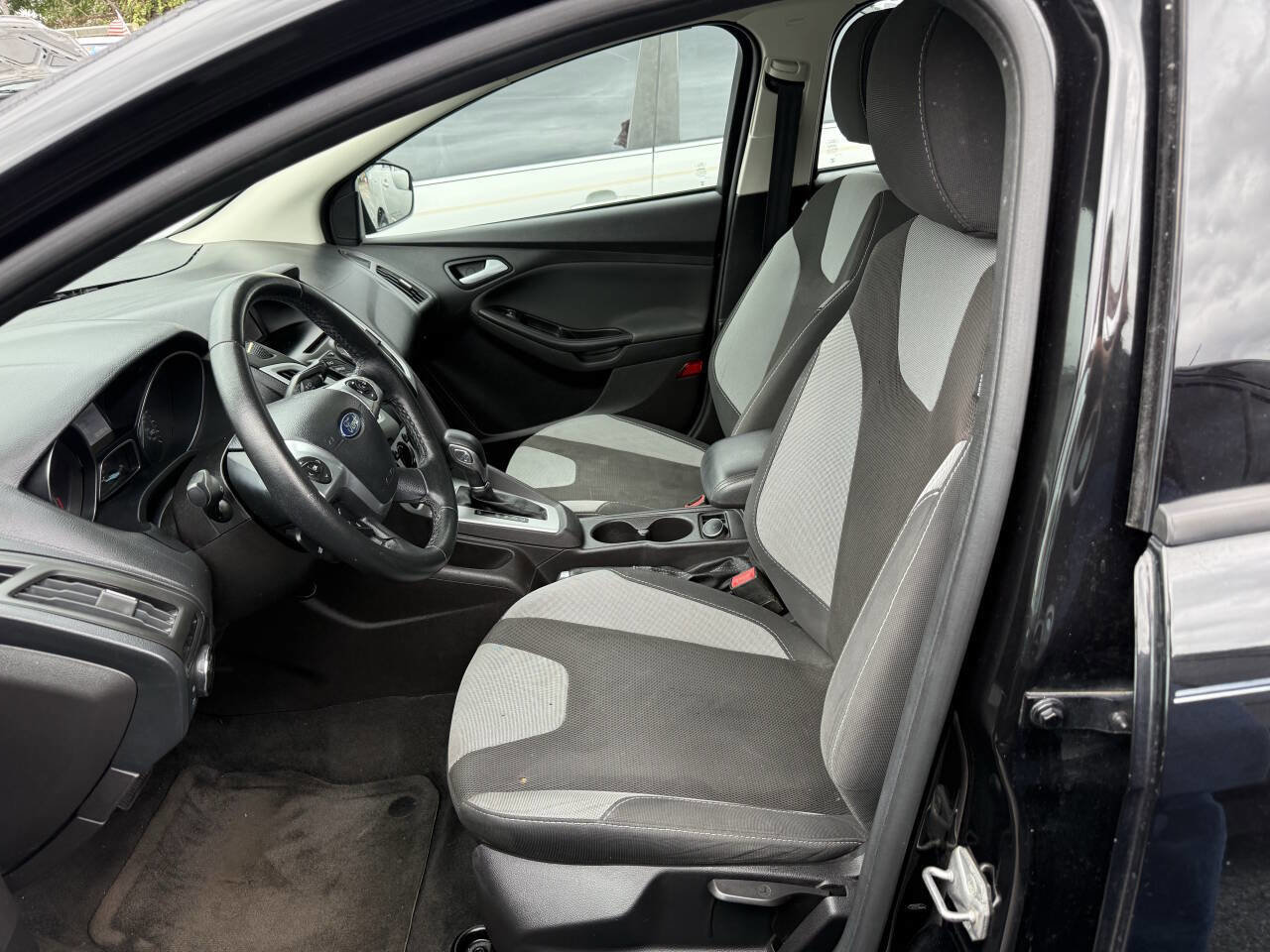 Used 2014 Ford Focus SE w/ SE Sport Package image 27