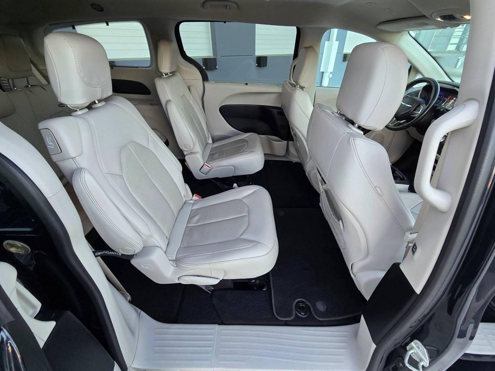 Used 2021 Chrysler Pacifica Touring-L w/ Premium & Safety Sphere Group AWD/4WD image 21