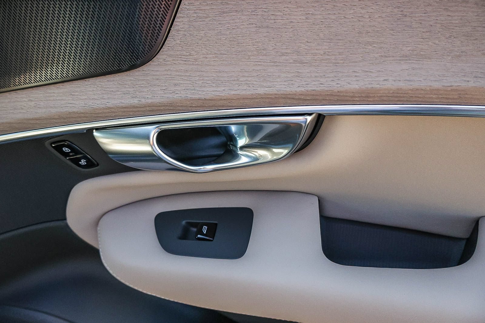 New 2026 Volvo XC90 T8 Plus w/ Protection Package Premier AWD/4WD image 19