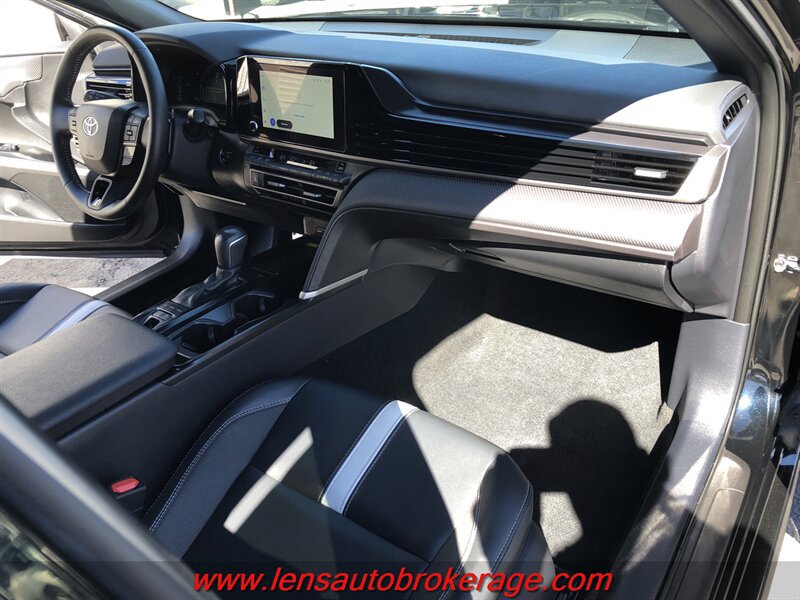 Used 2025 Toyota Camry SE w/ Convenience Package FWD image 22
