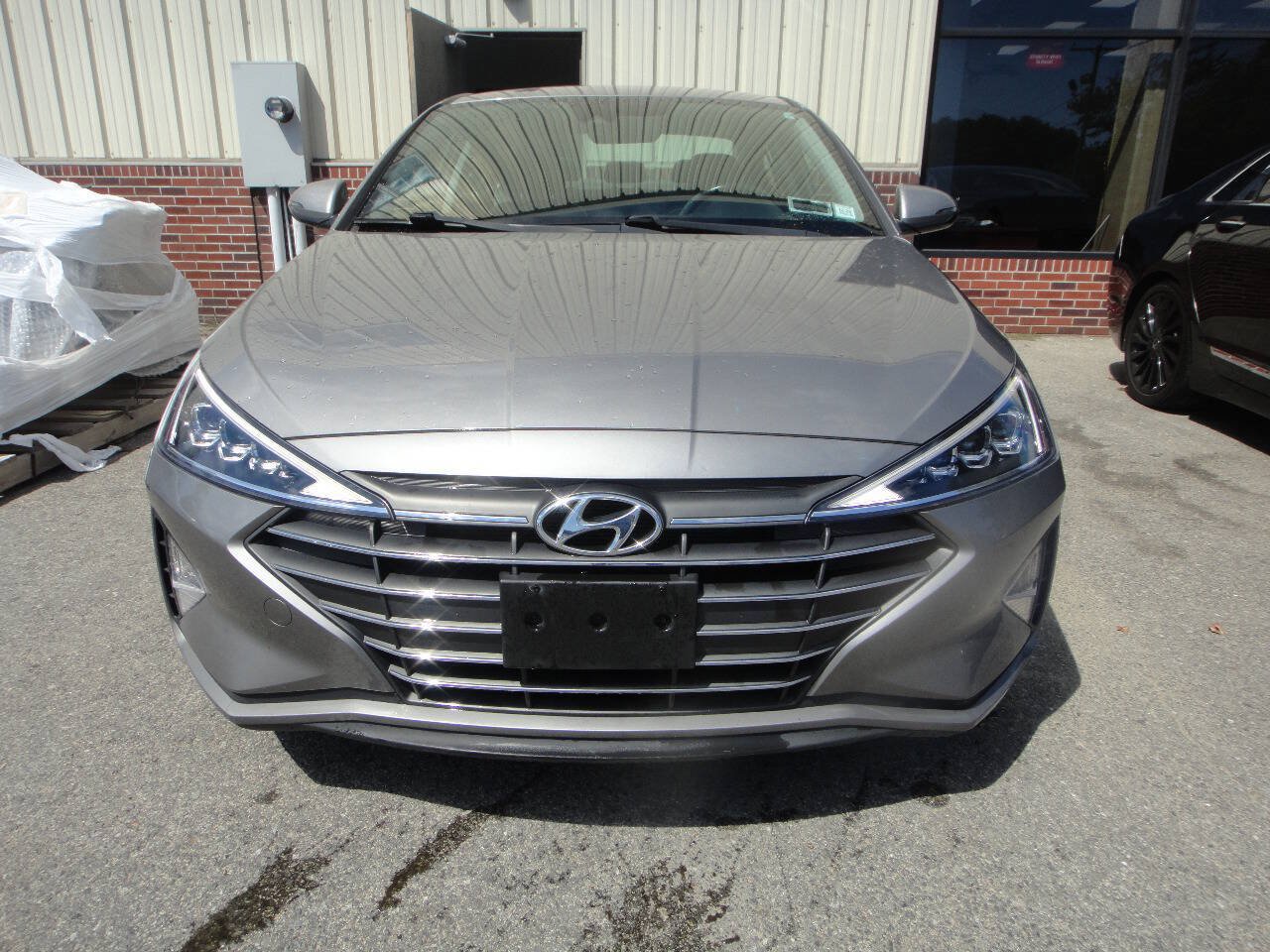 Used 2020 Hyundai Elantra Limited w/ Cargo Package (C1) FWD image 2