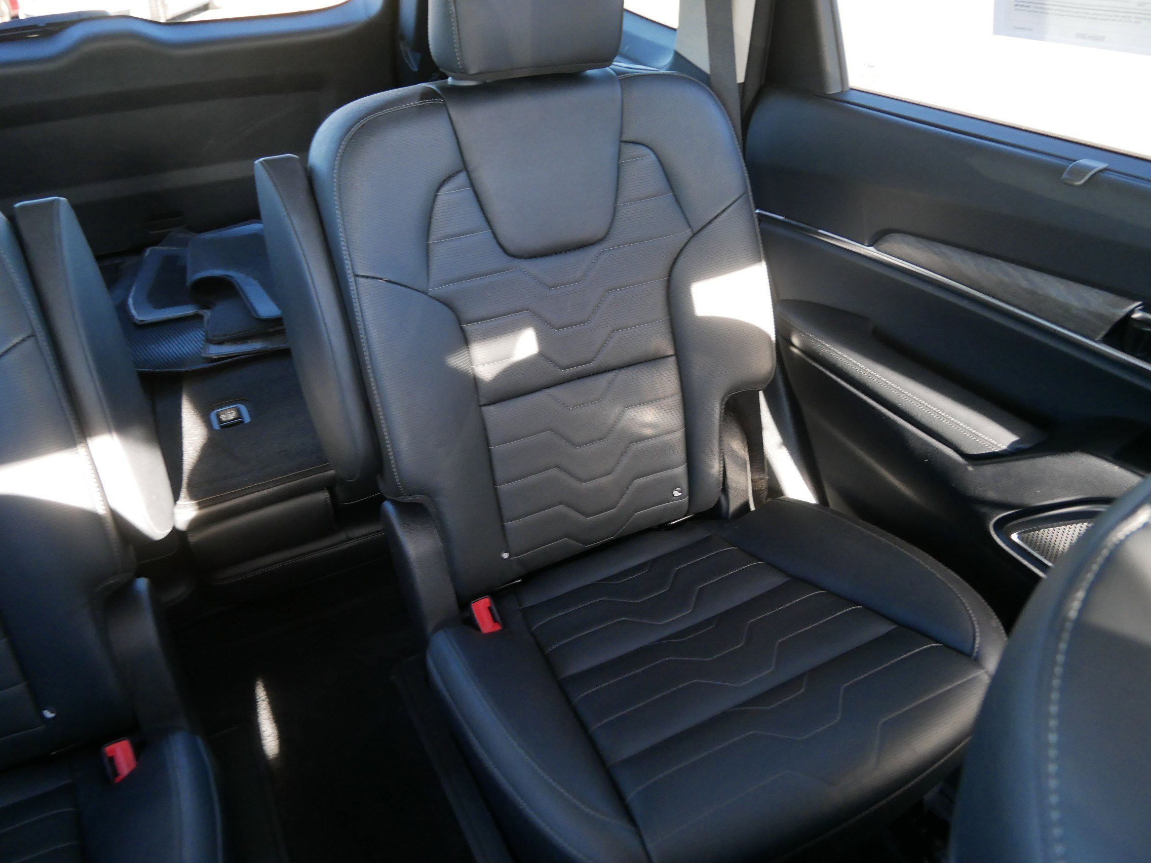 Used 2022 Kia Telluride SX w/ SX Prestige Package image 14