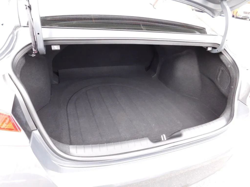 Used 2023 Hyundai Elantra SEL image 6