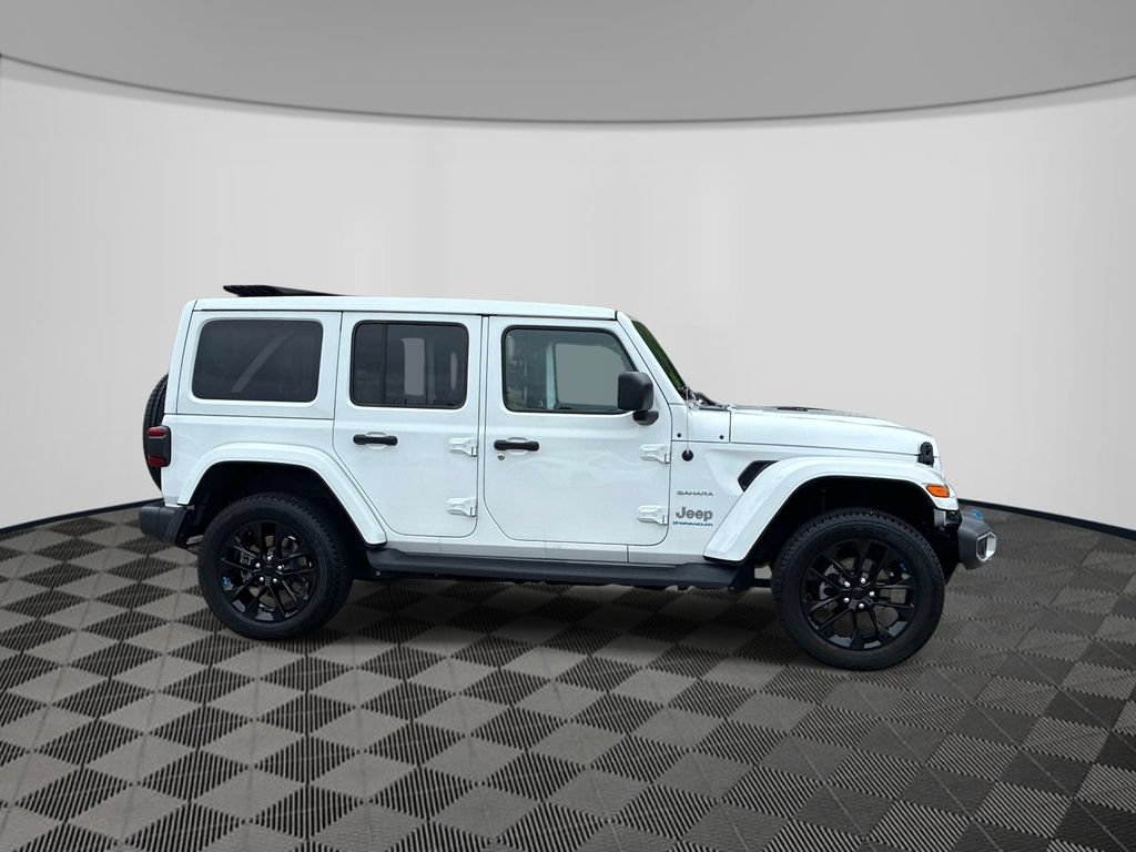 Used 2023 Jeep Wrangler Unlimited Sahara w/ Cold Weather Group AWD/4WD image 8