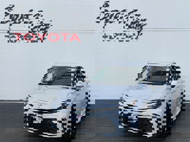Used 2025 Toyota Camry SE image 1