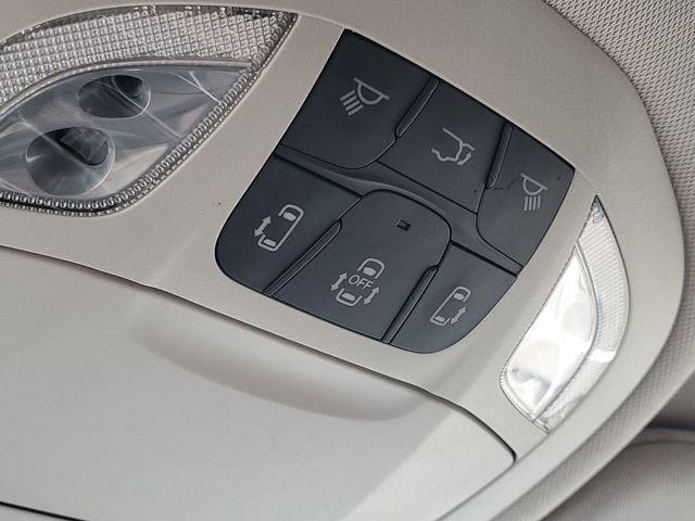 Used 2024 Chrysler Pacifica Touring-L image 22