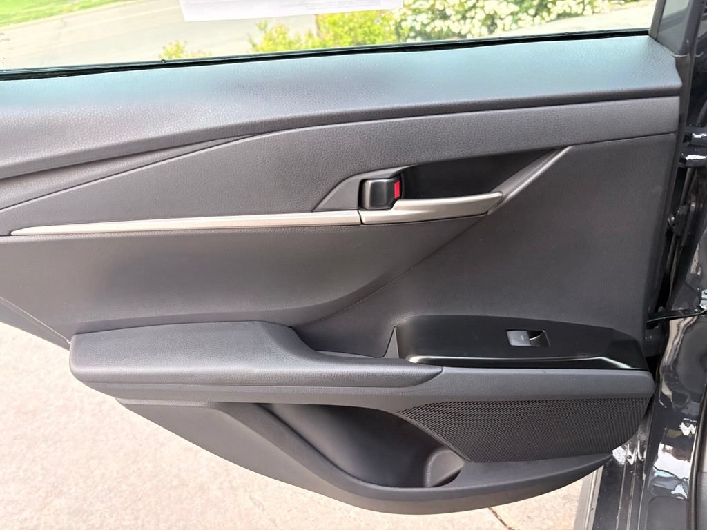 Used 2026 Toyota Camry Hybrid FWD image 21