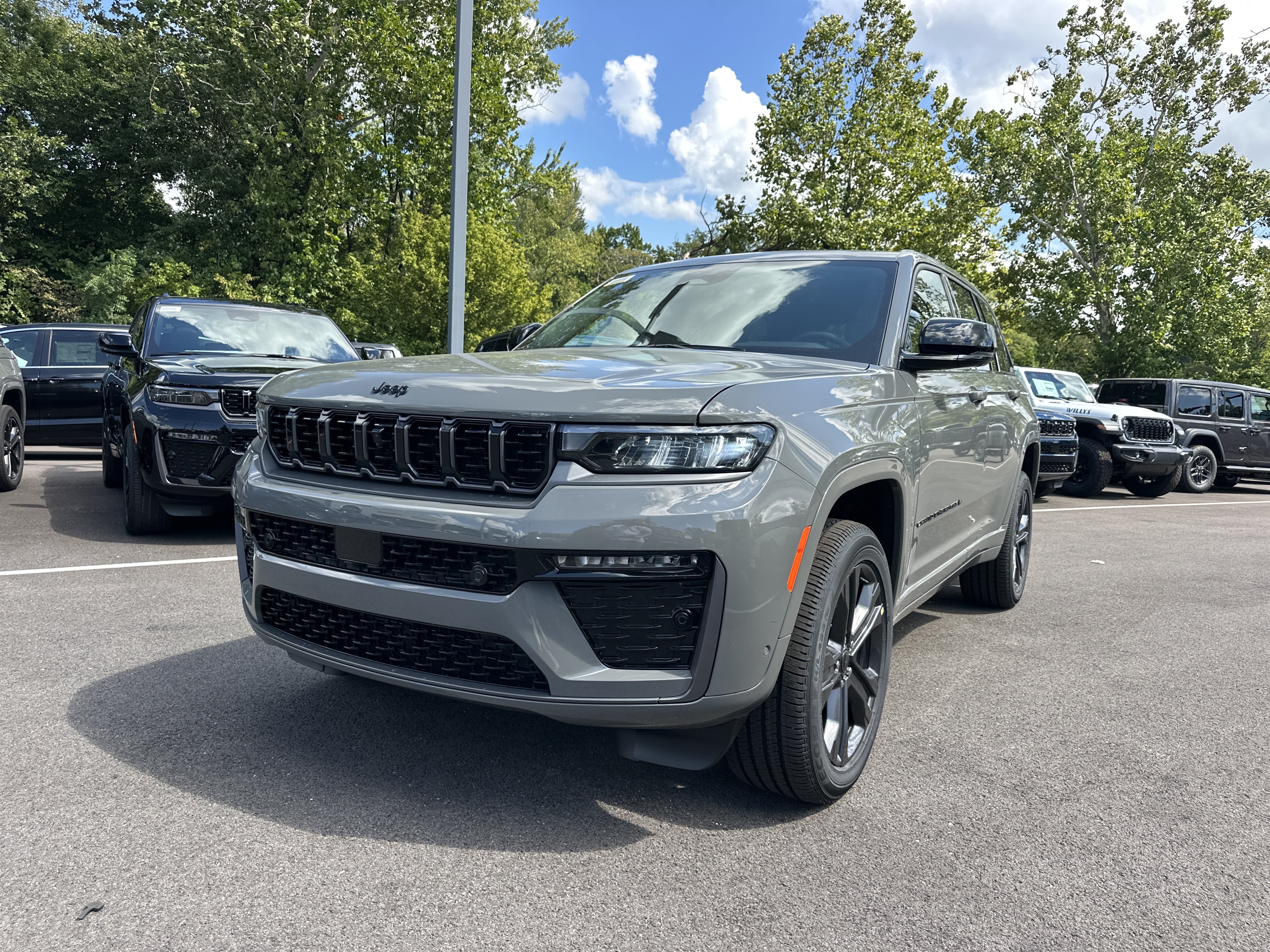 New 2027 Jeep Grand Cherokee Limited AWD/4WD image 22