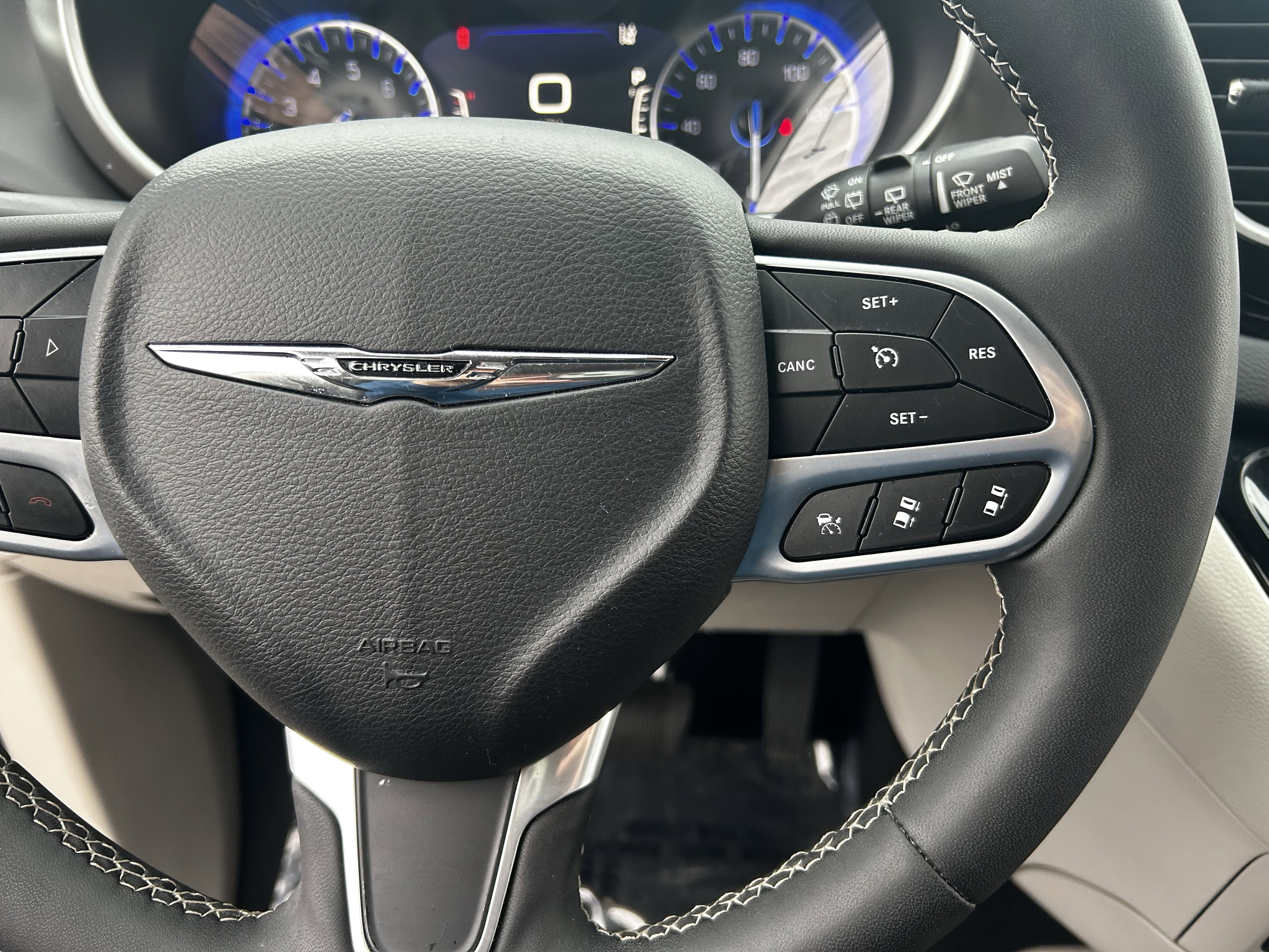 Certified 2024 Chrysler Pacifica Touring-L image 24