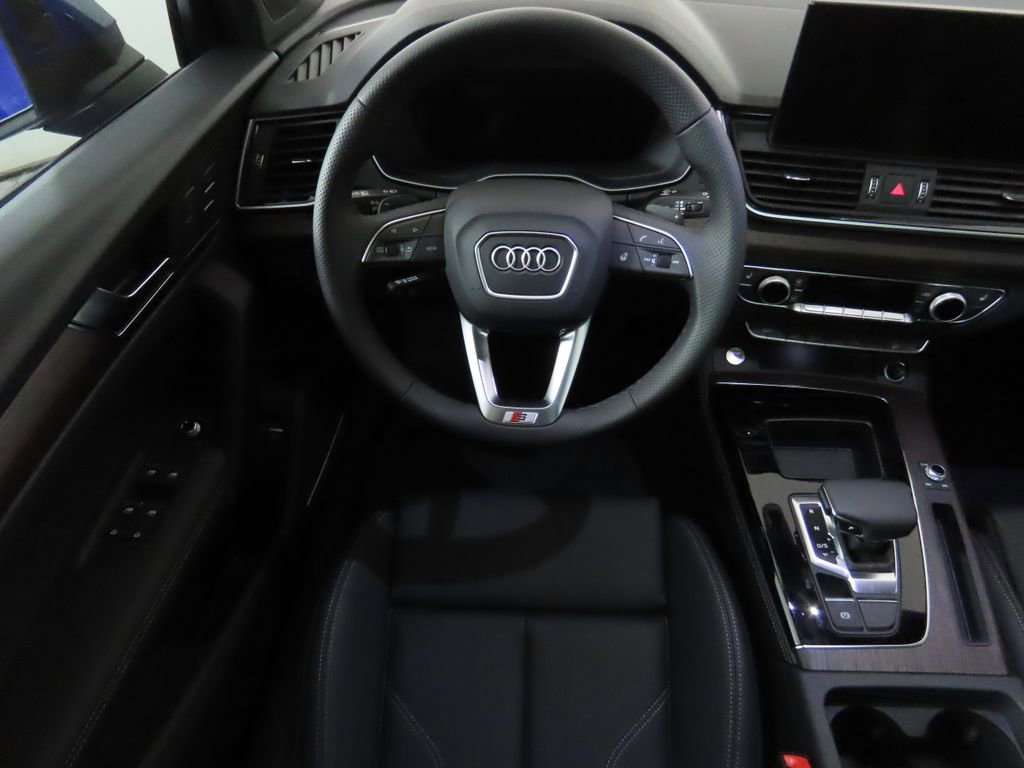 Used 2025 Audi Q5 e Premium Plus w/ Premium Plus Package image 11