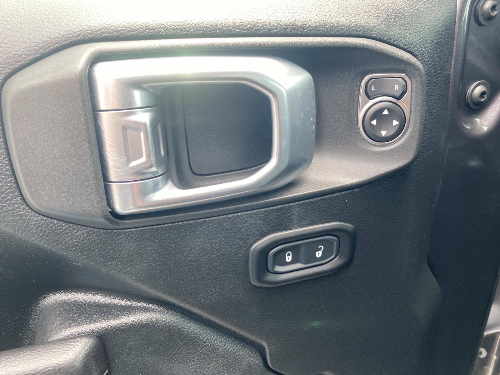 Used 2020 Jeep Gladiator Sport w/ Quick Order Package 24S AWD/4WD image 15