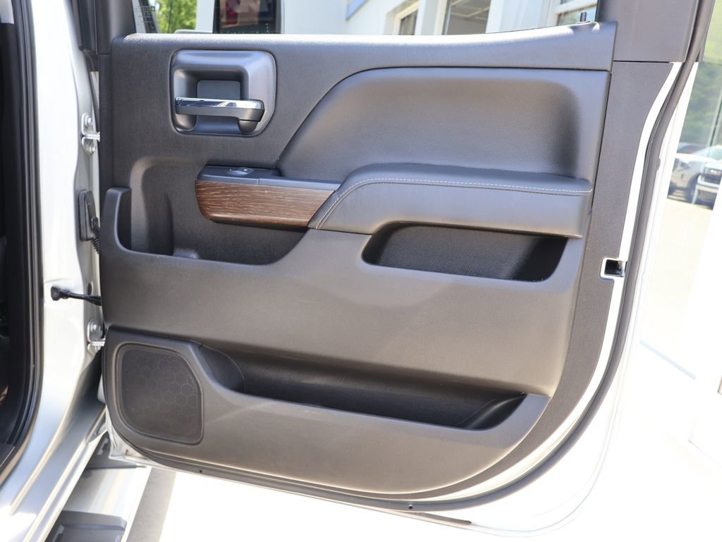 Used 2018 GMC Sierra 2500 Denali w/ Duramax Plus Package AWD/4WD image 38