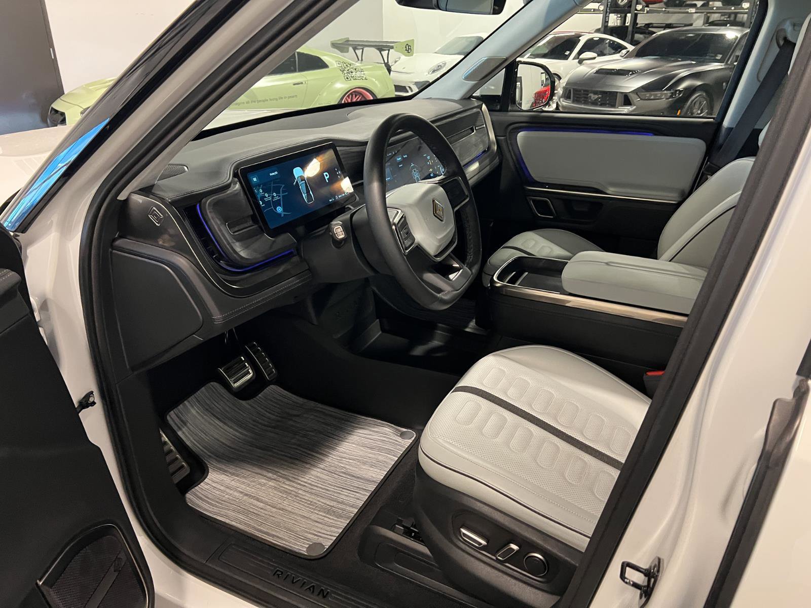 Used 2024 Rivian R1S Adventure AWD/4WD image 10