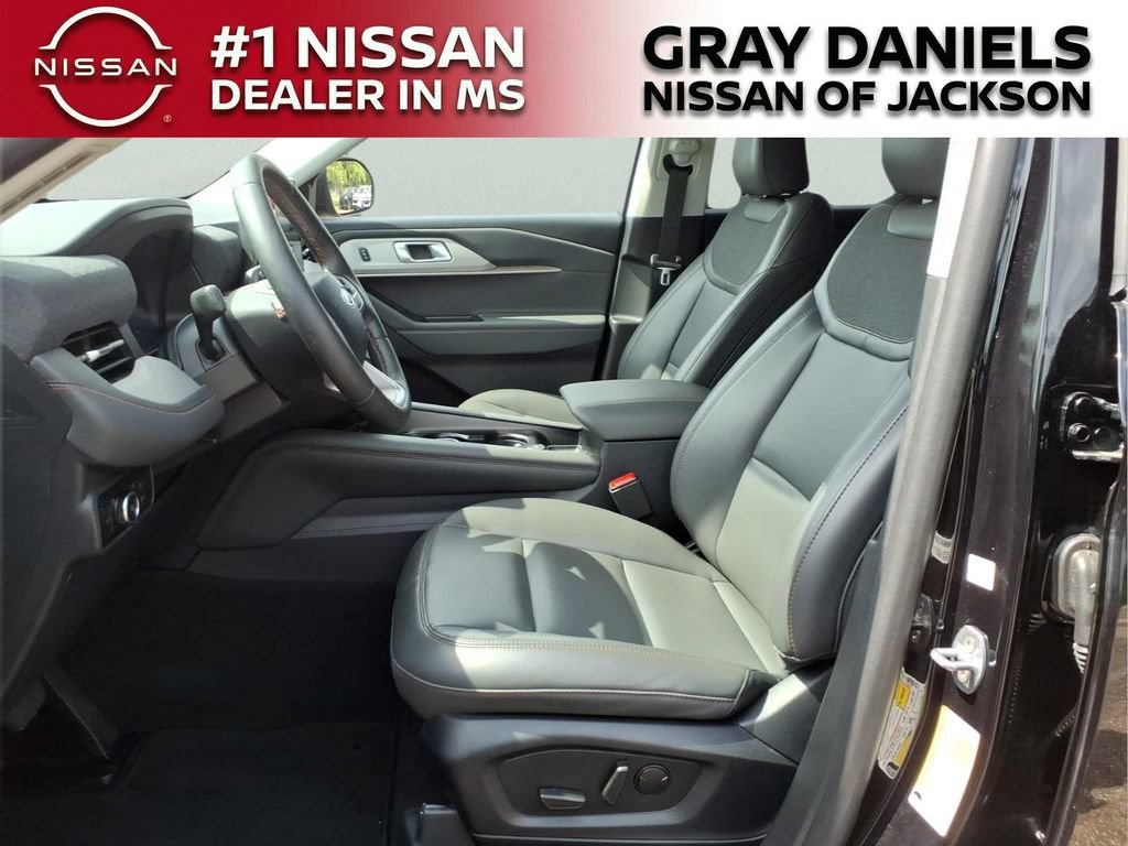 Used 2025 Ford Explorer Active w/ Active Comfort Package RWD image 23