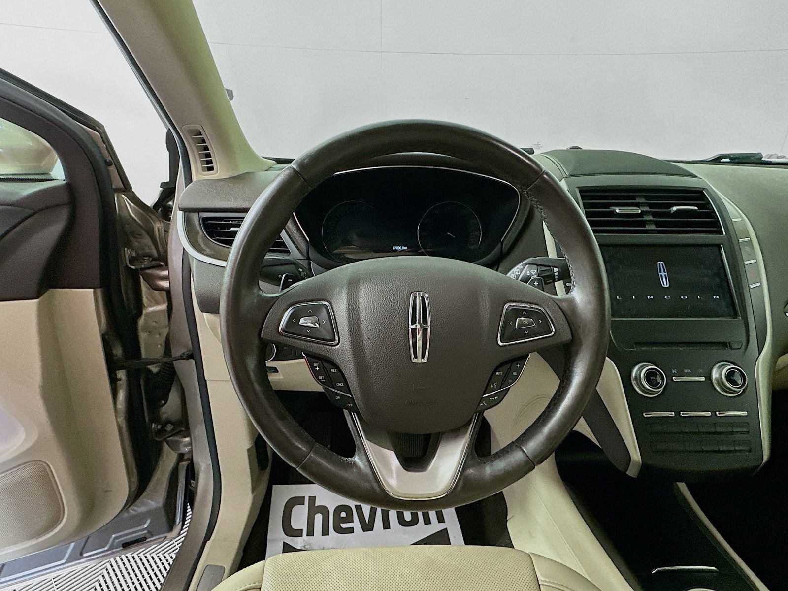 Used 2018 Lincoln MKC Reserve w/ Lincoln MKC Climate Package FWD image 11