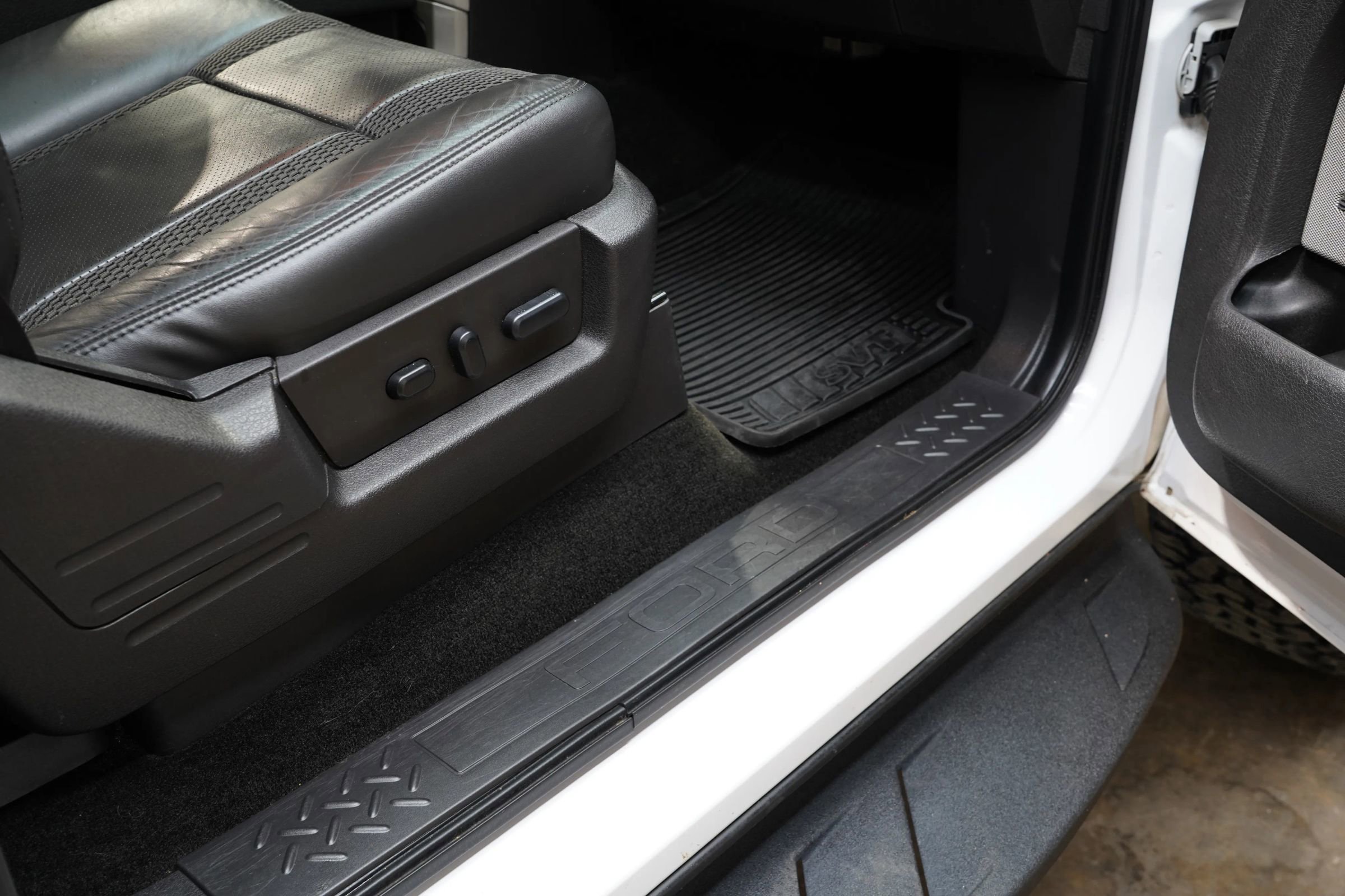 Used 2014 Ford F150 Raptor w/ Equipment Group 801A Luxury AWD/4WD image 52