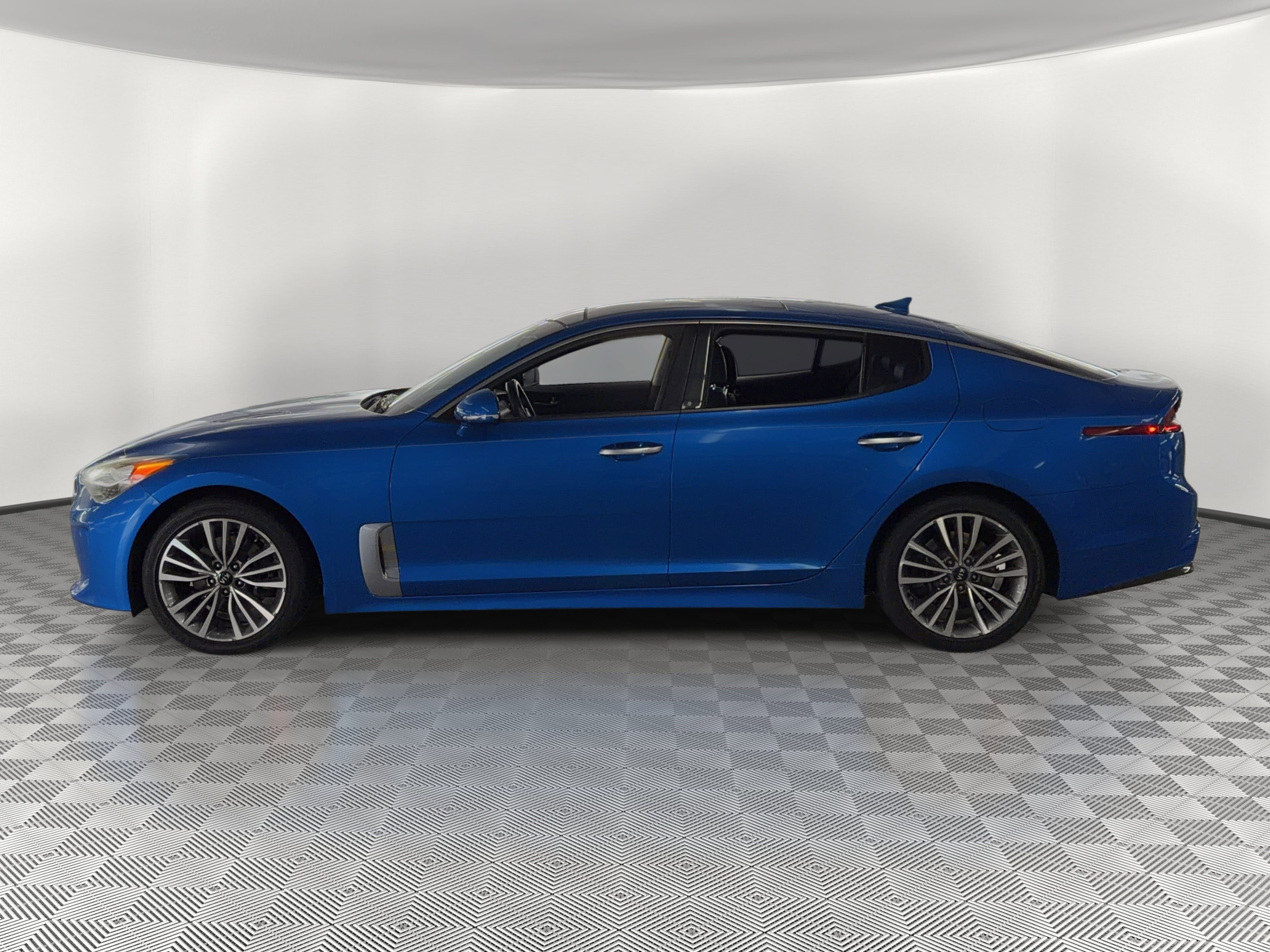 Used 2019 Kia Stinger w/ Sun & Sound Package RWD image 2