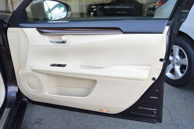Used 2014 Lexus ES 350 w/ Premium Package FWD image 32