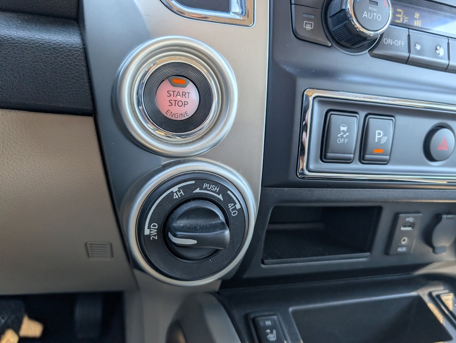 Used 2017 Nissan Titan SL image 12