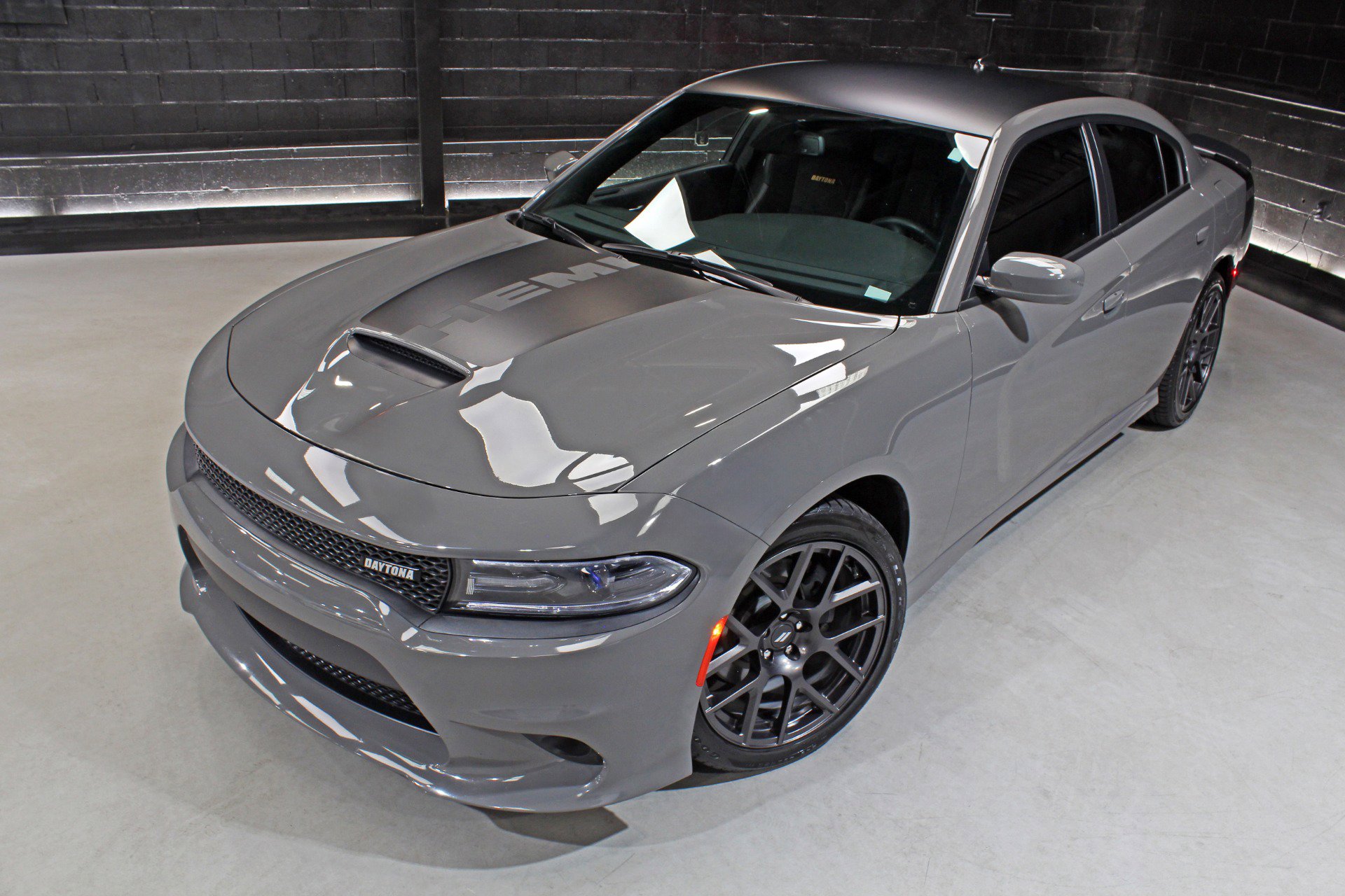 Used 2018 Dodge Charger R/T RWD image 5