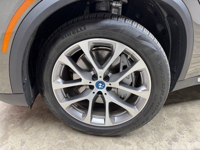 Certified 2025 BMW X5 xDrive50e w/ Parking Assistance Package image 28