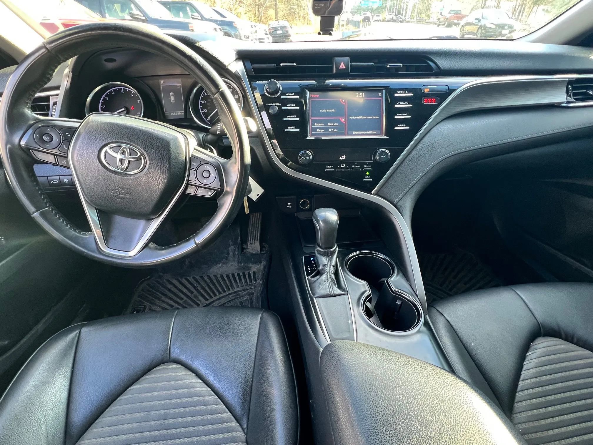 Used 2018 Toyota Camry SE image 3