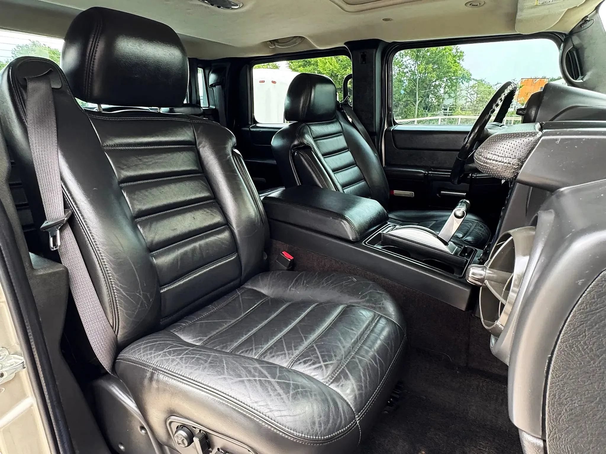 Used 2005 HUMMER H2 SUT w/ Preferred Equipment Group AWD/4WD image 22