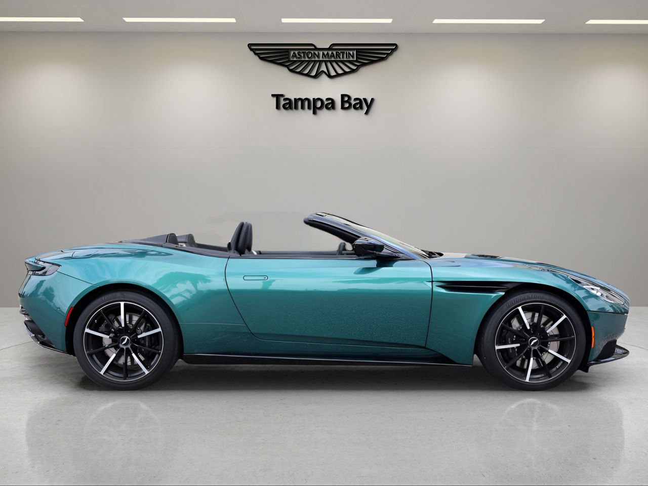 Used 2022 Aston Martin DB11 Volante RWD image 7