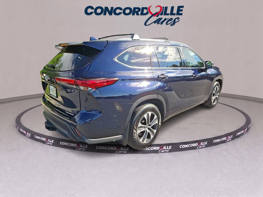 Used 2020 Toyota Highlander XLE AWD/4WD image 6