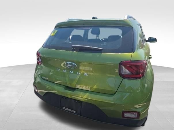 Used 2024 Hyundai Venue SEL FWD image 4