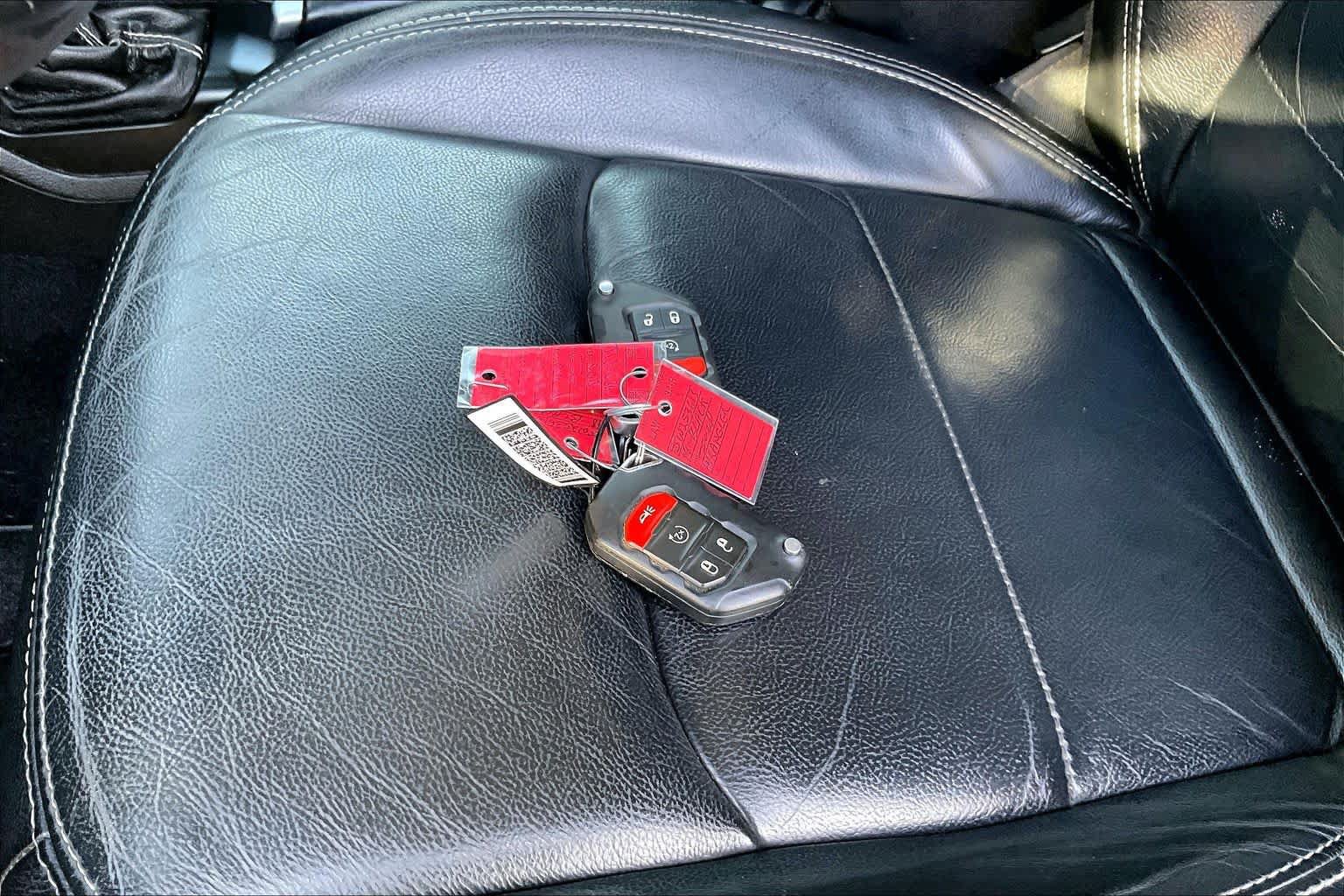 Used 2018 Jeep Wrangler Unlimited Sahara AWD/4WD image 13
