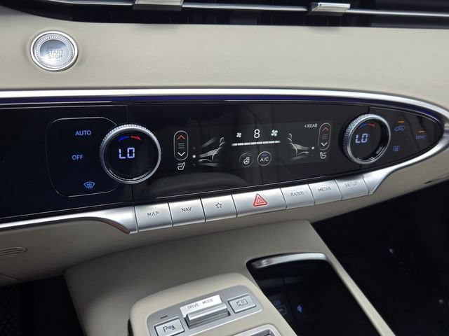 Used 2024 Genesis GV70 2.5T w/ Advanced Package AWD/4WD image 18