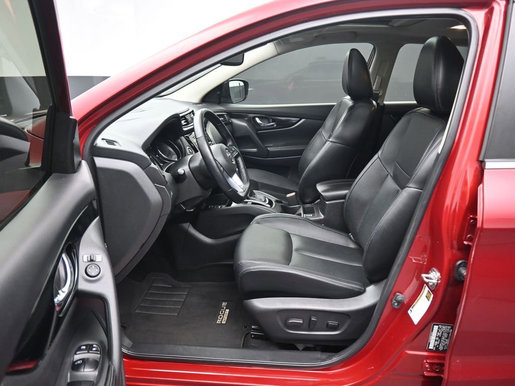 Used 2022 Nissan Rogue Sport SL w/ Premium Package image 11