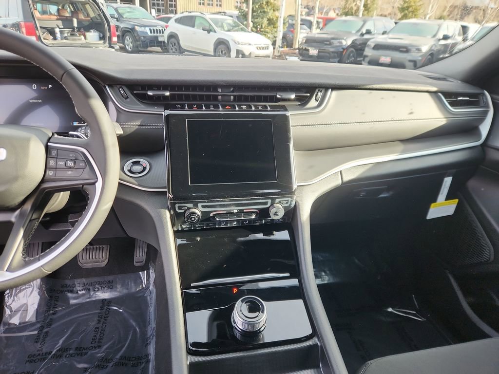 New 2025 Jeep Grand Cherokee Laredo image 16