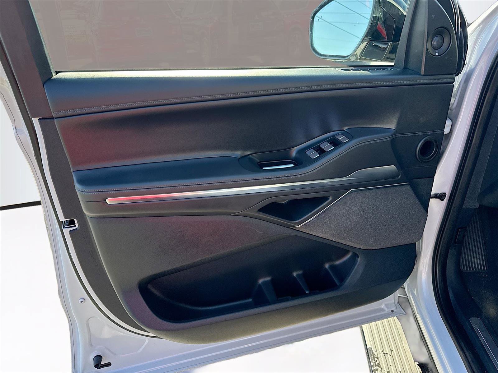 Used 2025 Lincoln Navigator L Reserve image 9