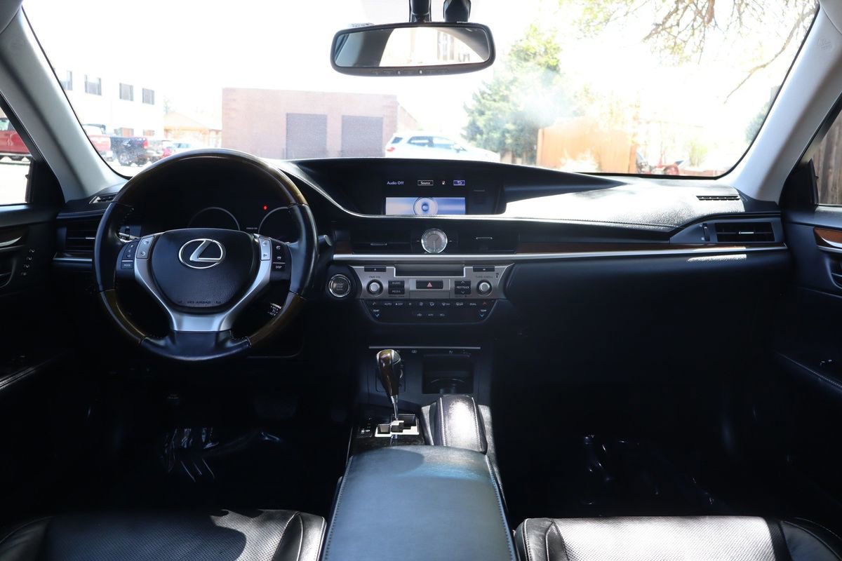 Used 2015 Lexus ES 350 w/ Luxury Package image 16