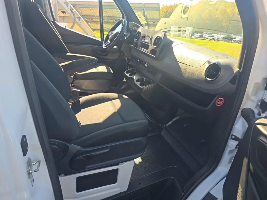 Used 2021 Mercedes-Benz Sprinter 2500 w/ Driver Convenience Package image 17
